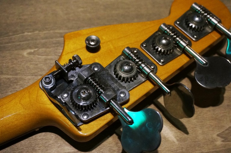 ペグ交換 Bass HIPSHOT